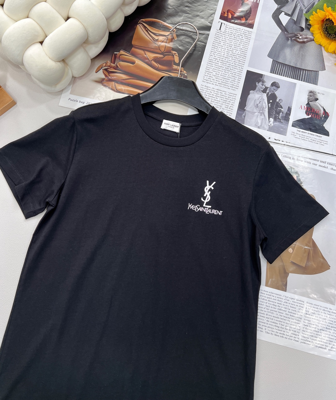 🆕YSL 字母印花休闲短袖T恤，采用100%密织棉质面料绵柔触感，亲肤透气 面料很有质感手感柔软舒适，上