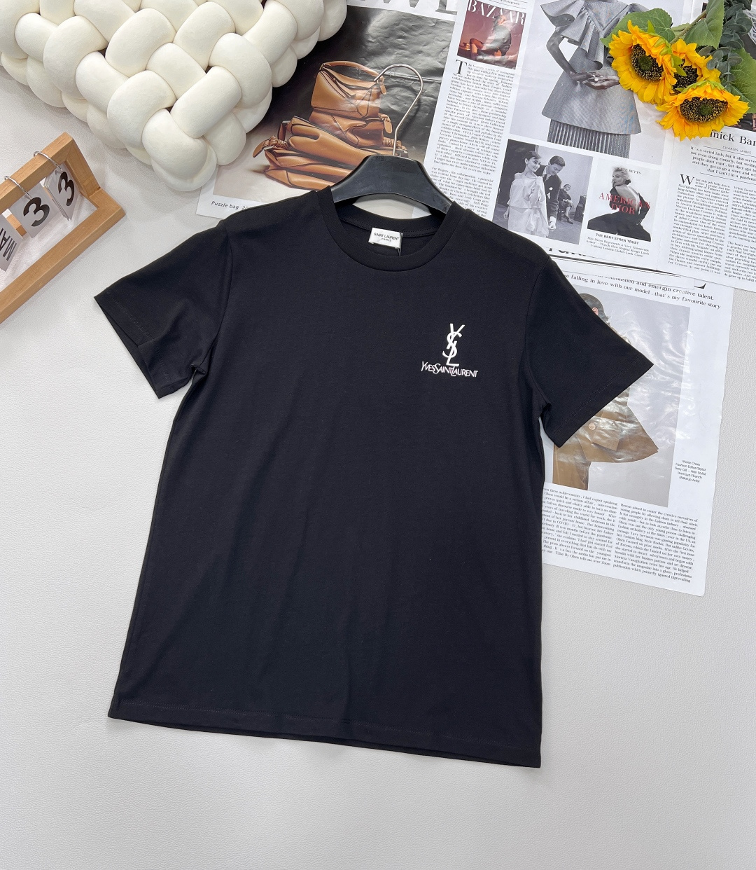 NO:333519,YSL letter printed casual short-sleeved T-shirt, made of dense cotton fabric, soft and touch, skin-friendly and breathable. The fabric is very textured and soft and comfortable to touch, and the upper body is well-supported!  Small letters on the chest embroidery logo embellishment!  The style is good and you can wear casually, and you can match casually casually with casual pants/jeans/shorts!  Or wear it inside the jacket!  It is really a versatile king, highly recommended ~ Simple and fashionable, indispensable item in spring and summer. You can easily match it and reduce your age. Decorate with solid colors and excessive letter details of the same color to present high quality!  Two colors size sml code, saint laurent, shorts, jeans, jackets & coats, T-shirt,tees, t-shirt,alexander wang19860909YSL 字母印花休闲短袖T恤,采用密织棉质面料绵柔触感,亲肤透气 面料很有质感手感柔软舒适,上身挺阔度好！ 胸前小字母刺绣logo点缀！ 版型好随意穿,休闲裤/牛仔裤/短裤随意搭配！或者在外套里内搭！真的是百搭王者,强烈推荐～ 简约洋气 春夏季节不可或缺的单品 随意搭配都青春减龄 饰以纯色搭配同色过度字母细节呈现高品质！两色出 尺码sml 编码,,saint laurent,shorts,jeans,jackets & coats,T-shirt,tees，t-shirt,alexander wang,Women's clothing
