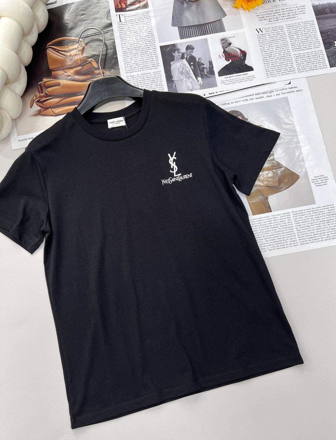 🆕YSL 字母印花休闲短袖T恤，采用100%密织棉质面料绵柔触感，亲肤透气 面料很有质感手感柔软舒适，上