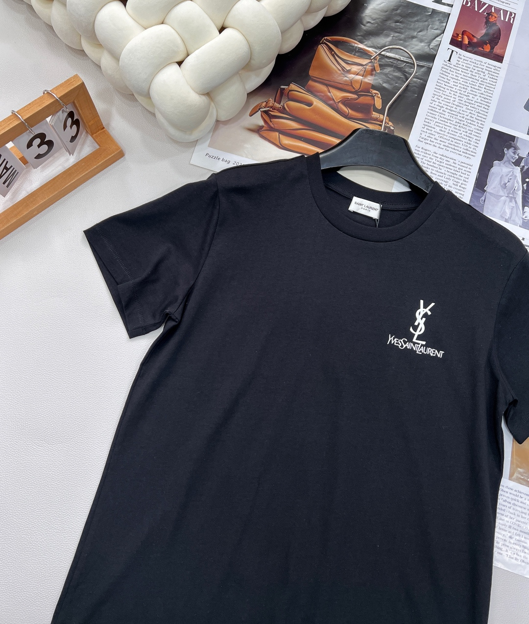 🆕YSL 字母印花休闲短袖T恤，采用100%密织棉质面料绵柔触感，亲肤透气 面料很有质感手感柔软舒适，上