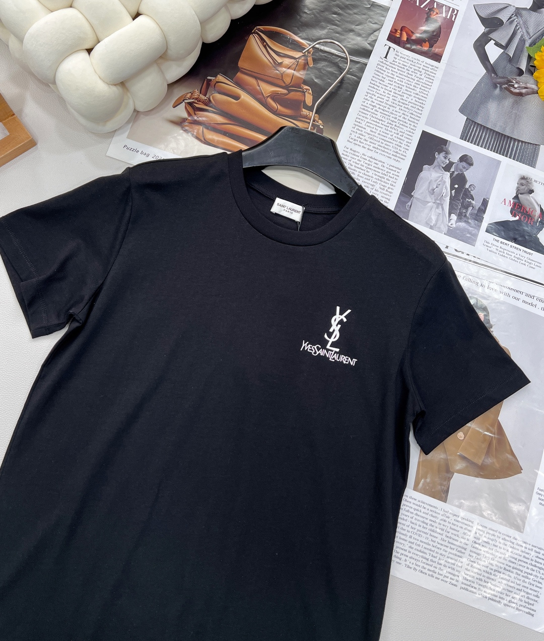 🆕YSL 字母印花休闲短袖T恤，采用100%密织棉质面料绵柔触感，亲肤透气 面料很有质感手感柔软舒适，上
