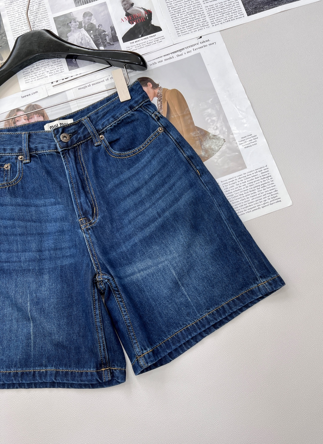 🆕miumiu原单品质，经典时髦牛仔中裤，定制纯棉牛仔单宁面料，复古洗水工艺又A又飒的高级单品，经典版型