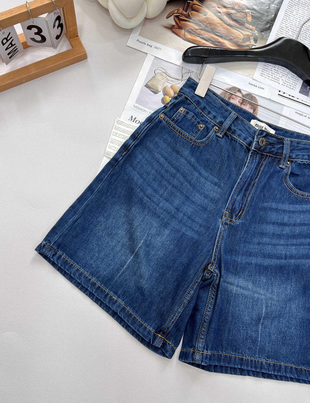 🆕miumiu原单品质，经典时髦牛仔中裤，定制纯棉牛仔单宁面料，复古洗水工艺又A又飒的高级单品，经典版型