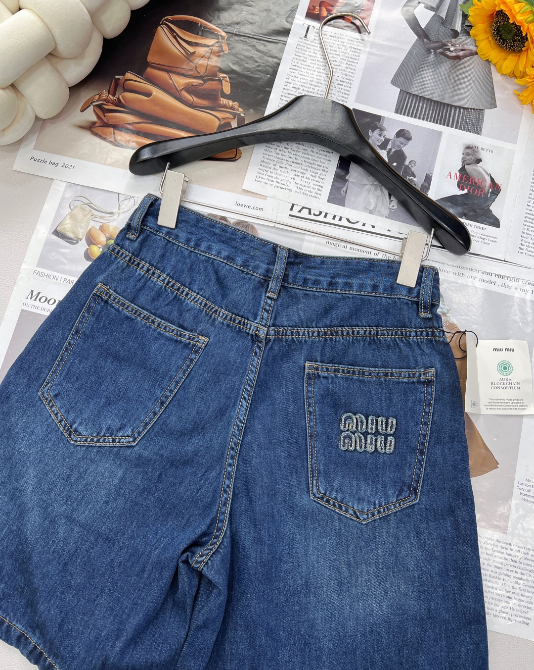 🆕miumiu原单品质，经典时髦牛仔中裤，定制纯棉牛仔单宁面料，复古洗水工艺又A又飒的高级单品，经典版型