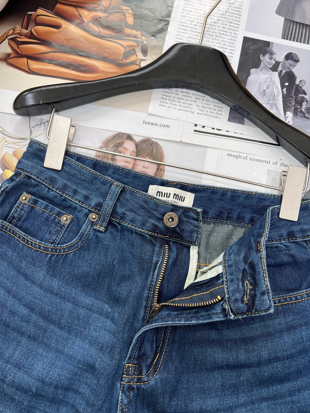 🆕miumiu原单品质，经典时髦牛仔中裤，定制纯棉牛仔单宁面料，复古洗水工艺又A又飒的高级单品，经典版型