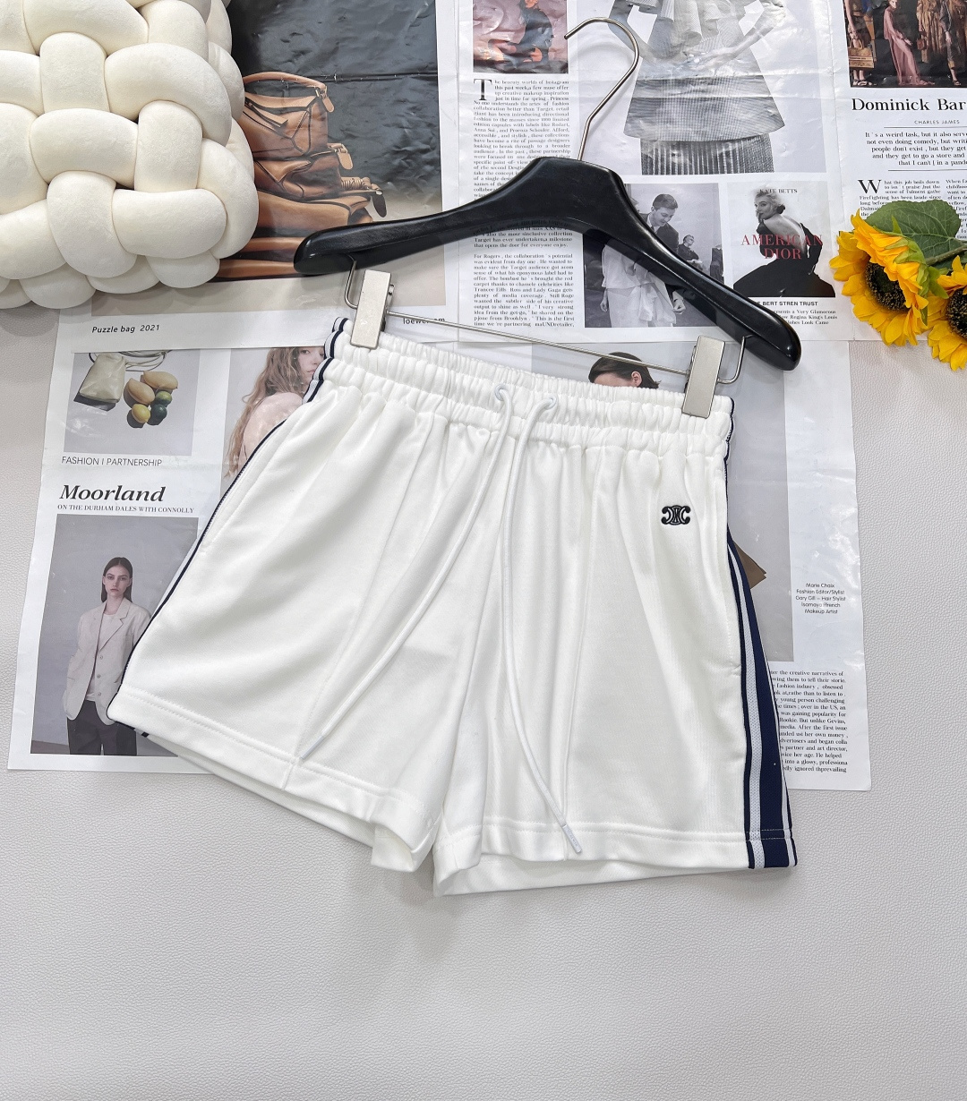 NO:333884,Celine's new college-style sports shorts are a god-level item that you don't have to think about how to match, and it's effortlessly fashionable and fashionable!  The upper body wife looks good!  No shorts, no summer, matched with the same vest, it looks super beautiful!  The design is invincible, the small logo embroidery is full of details... Customized hardware logo. A versatile casual artifact. Large products have been released. Size sml code, celine, shorts, alexander wang19860909Celine 新款学院风运动短裤这是一条不用想怎么搭配的神级单品、不费吹灰之力的时髦洋气！上身太太太好看！无短裤不夏天 搭配同系列背心 超级超级好看！版型设计无敌 小Logo刺绣心机细节满满..定制的五金logo.百搭休闲神器 大货已出 尺码sml 编码,,celine,shorts,alexander wang,Women's clothing