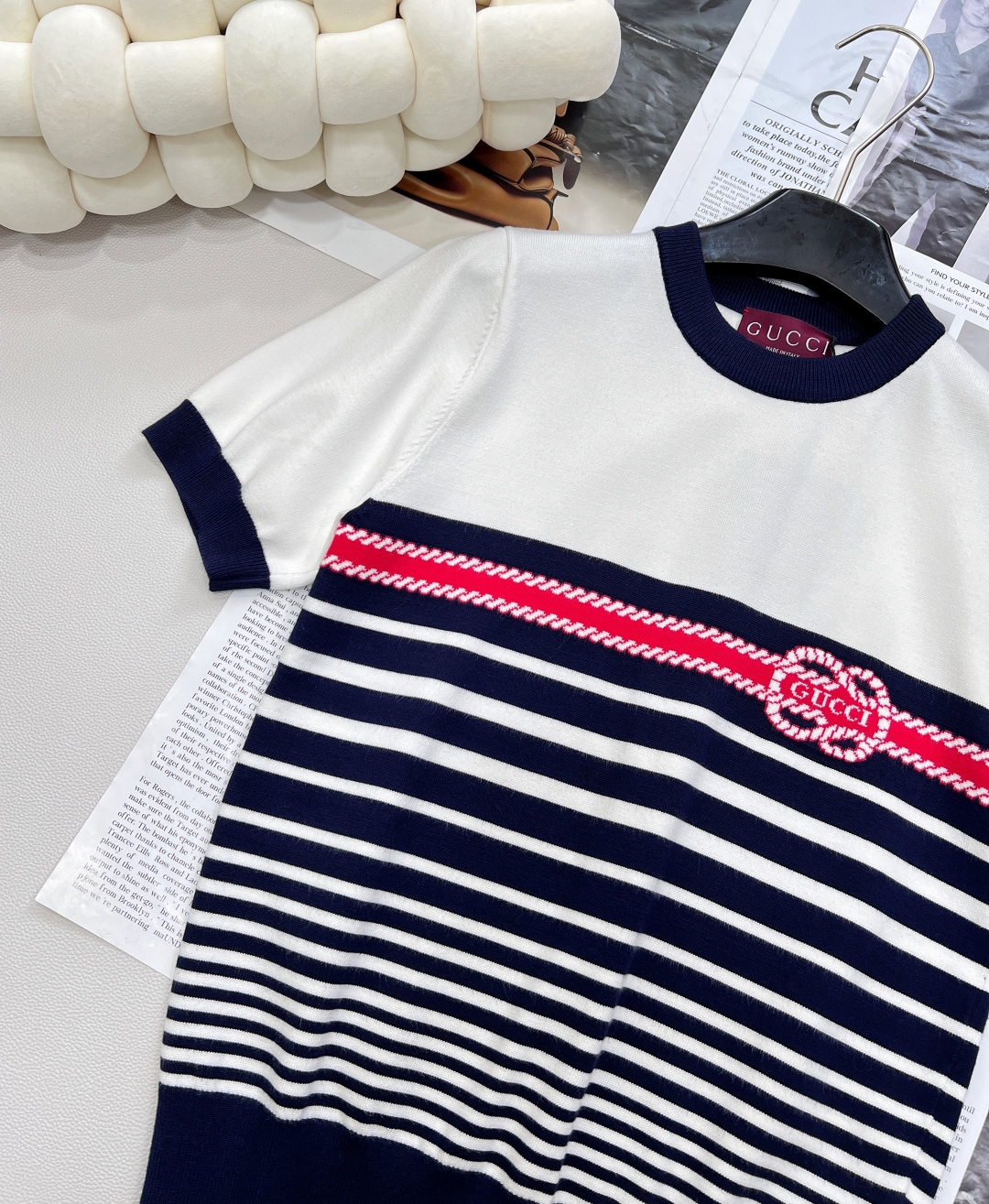 🆕Gucci25SS春夏新款针织圆领短袖， 间色条纹拼接设计 经典品牌字母logo提花点缀 ，定制纱线织