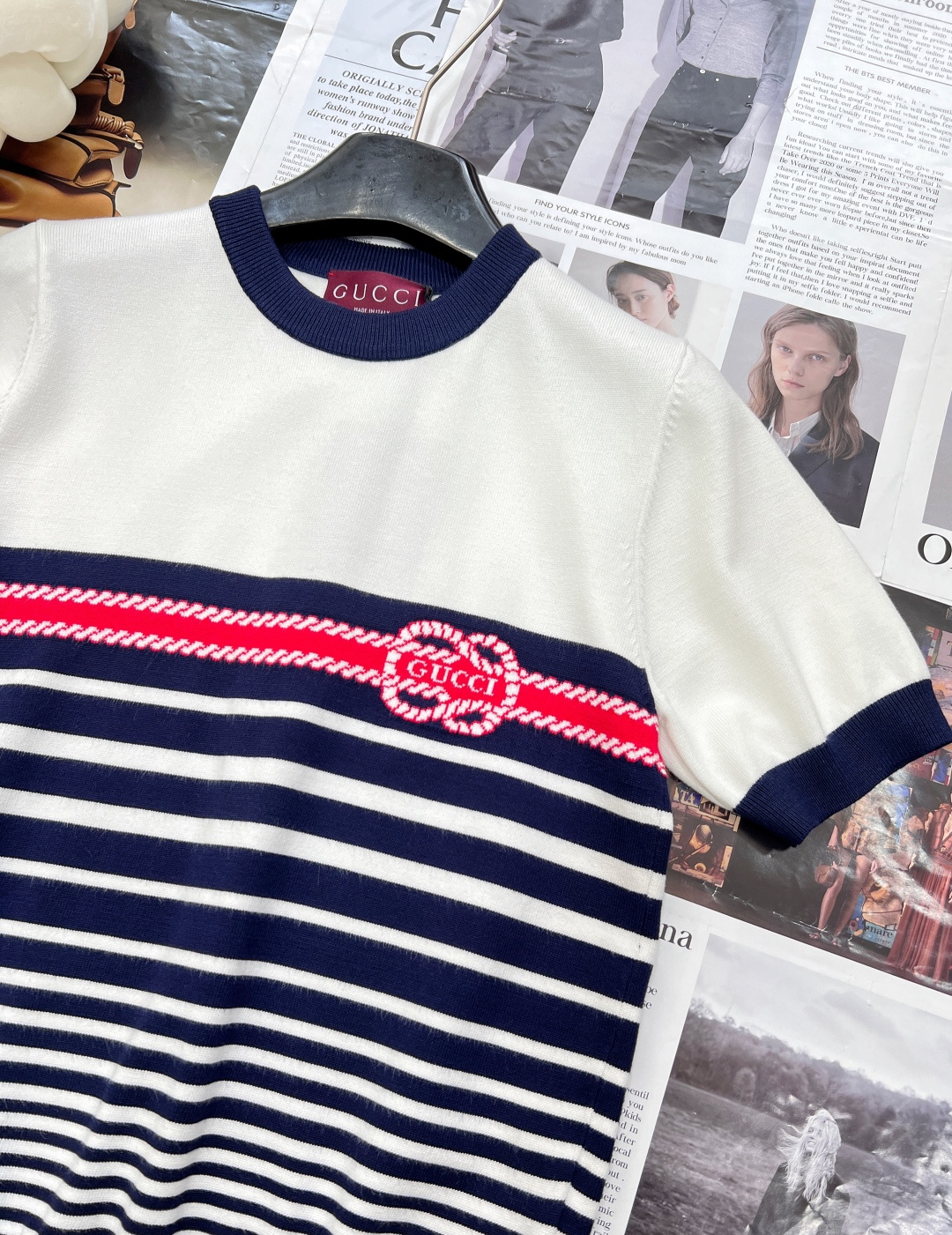 🆕Gucci25SS春夏新款针织圆领短袖， 间色条纹拼接设计 经典品牌字母logo提花点缀 ，定制纱线织