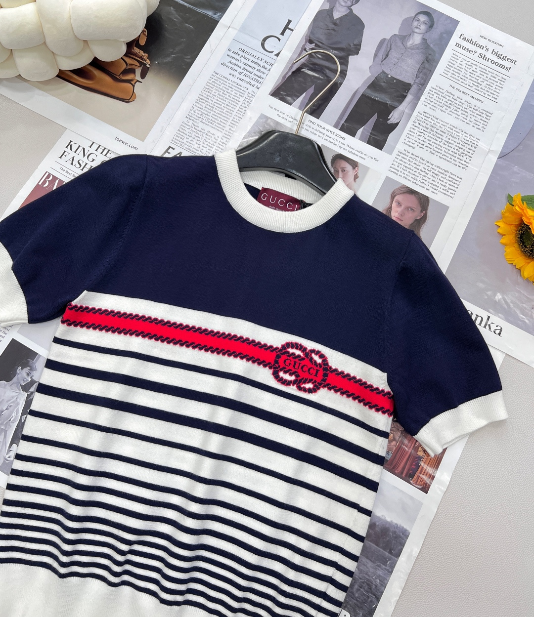 🆕Gucci25SS春夏新款针织圆领短袖， 间色条纹拼接设计 经典品牌字母logo提花点缀 ，定制纱线织
