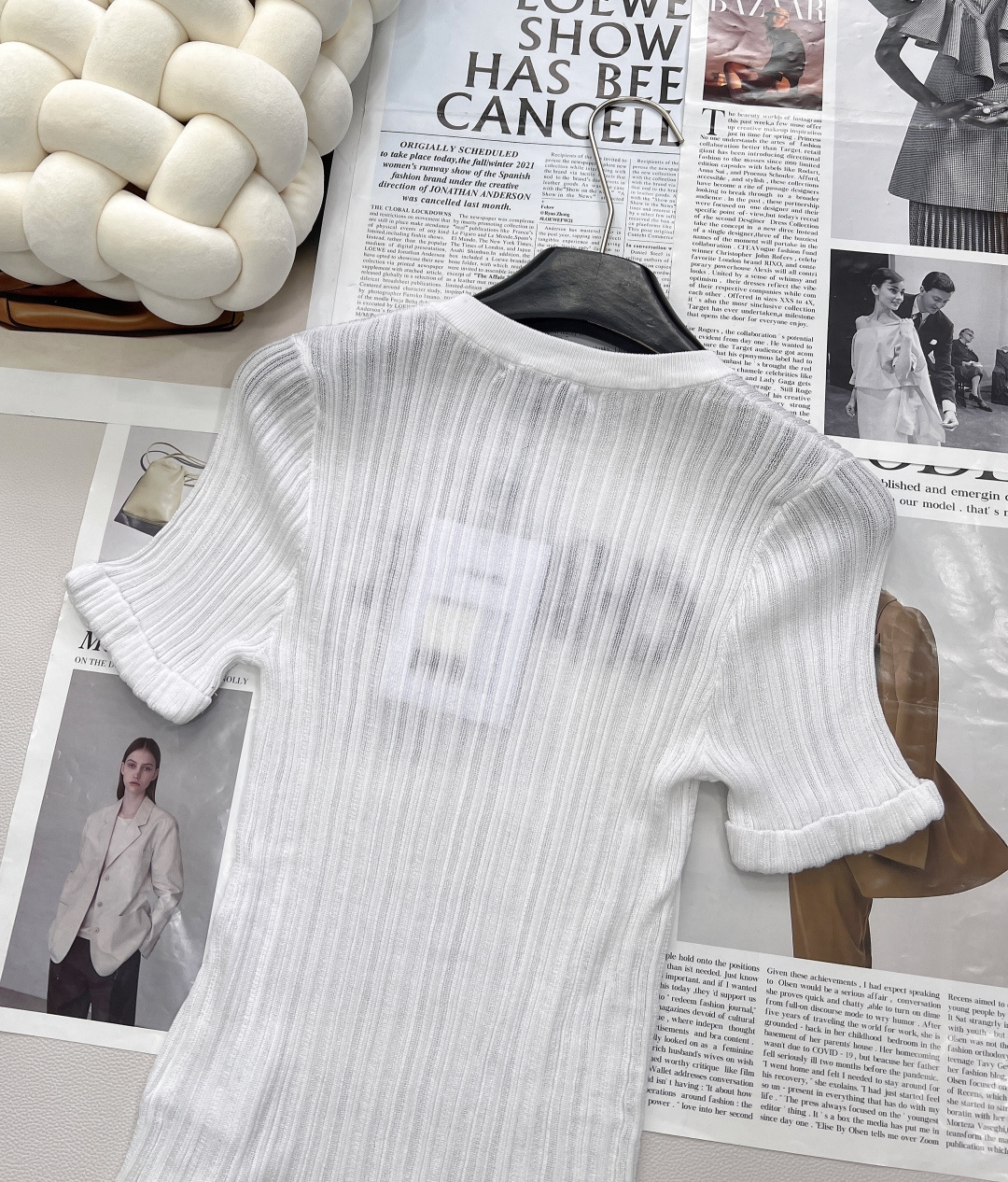 🆕 CHANEL 撞色字母提花设计针织衫撞色字母设计简单高级时尚！面料软糯舒适元气满满的色系 泛滥的少女