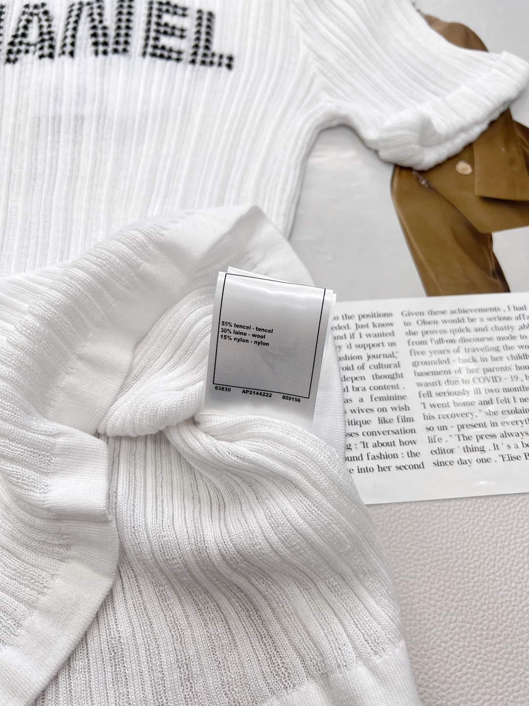 🆕 CHANEL 撞色字母提花设计针织衫撞色字母设计简单高级时尚！面料软糯舒适元气满满的色系 泛滥的少女