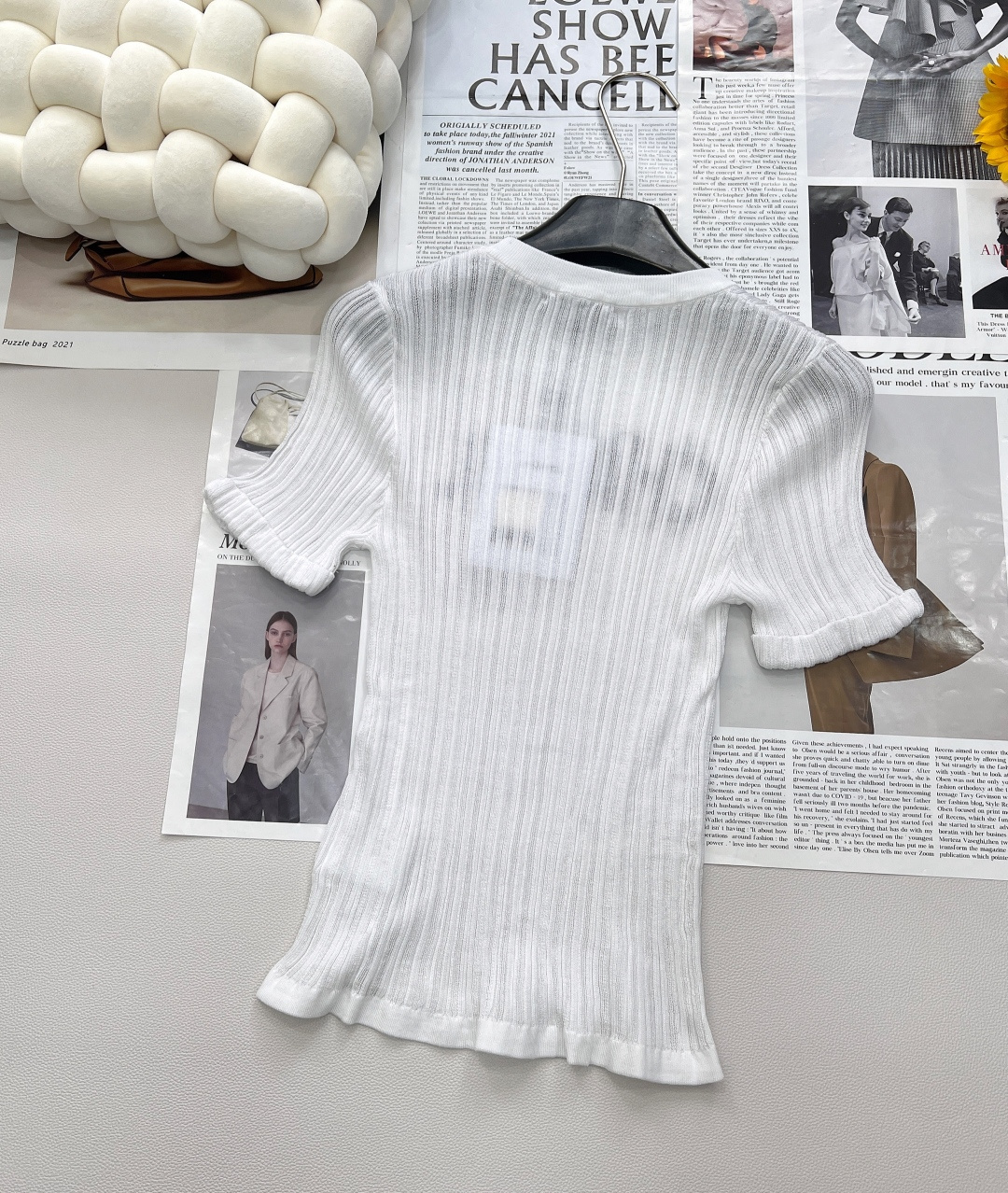 🆕 CHANEL 撞色字母提花设计针织衫撞色字母设计简单高级时尚！面料软糯舒适元气满满的色系 泛滥的少女