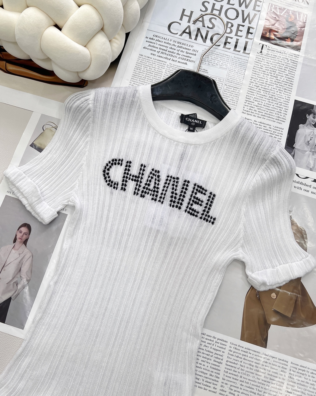 🆕 CHANEL 撞色字母提花设计针织衫撞色字母设计简单高级时尚！面料软糯舒适元气满满的色系 泛滥的少女