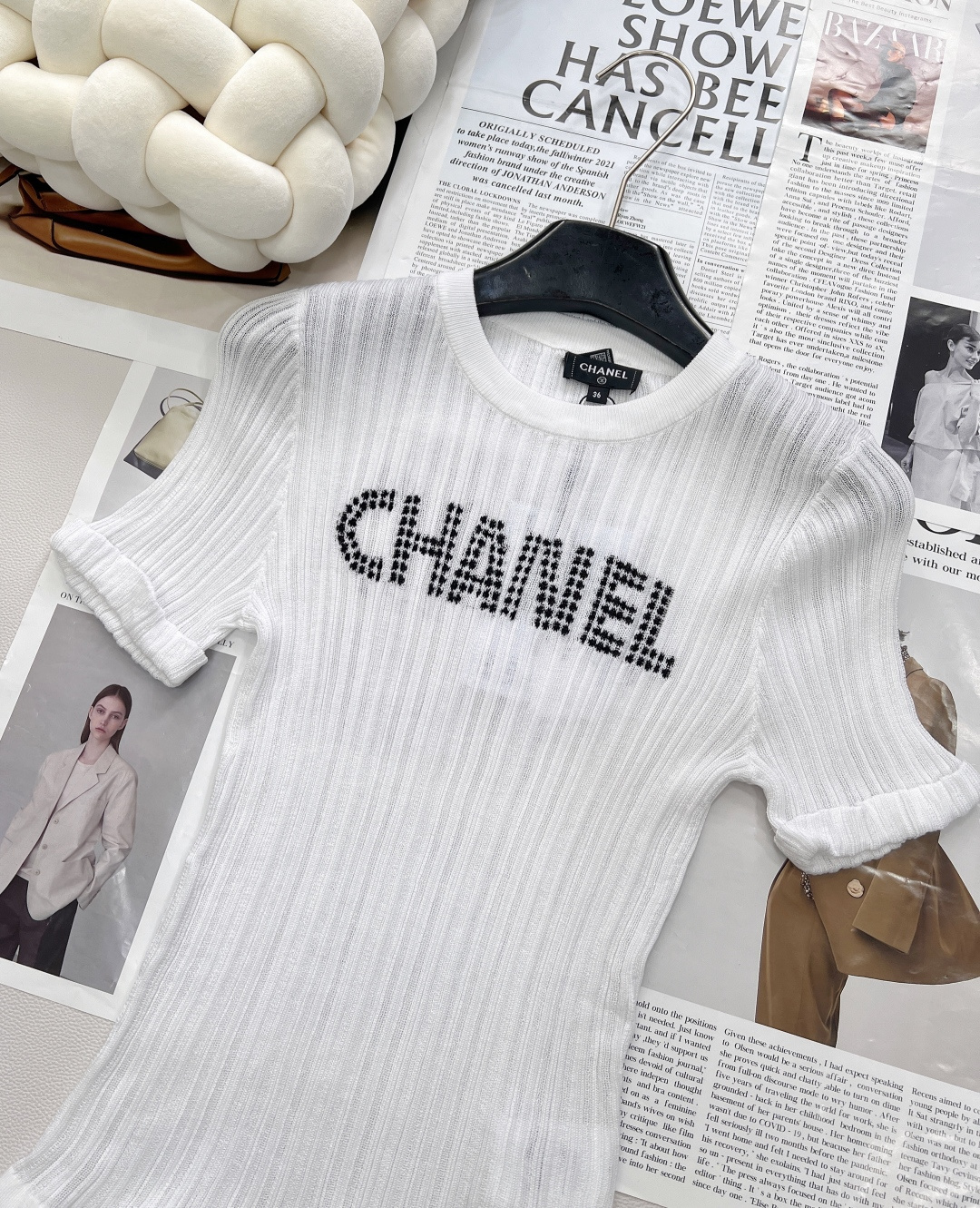 🆕 CHANEL 撞色字母提花设计针织衫撞色字母设计简单高级时尚！面料软糯舒适元气满满的色系 泛滥的少女