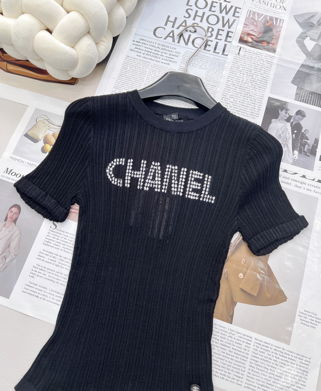 🆕 CHANEL 撞色字母提花设计针织衫撞色字母设计简单高级时尚！面料软糯舒适元气满满的色系 泛滥的少女