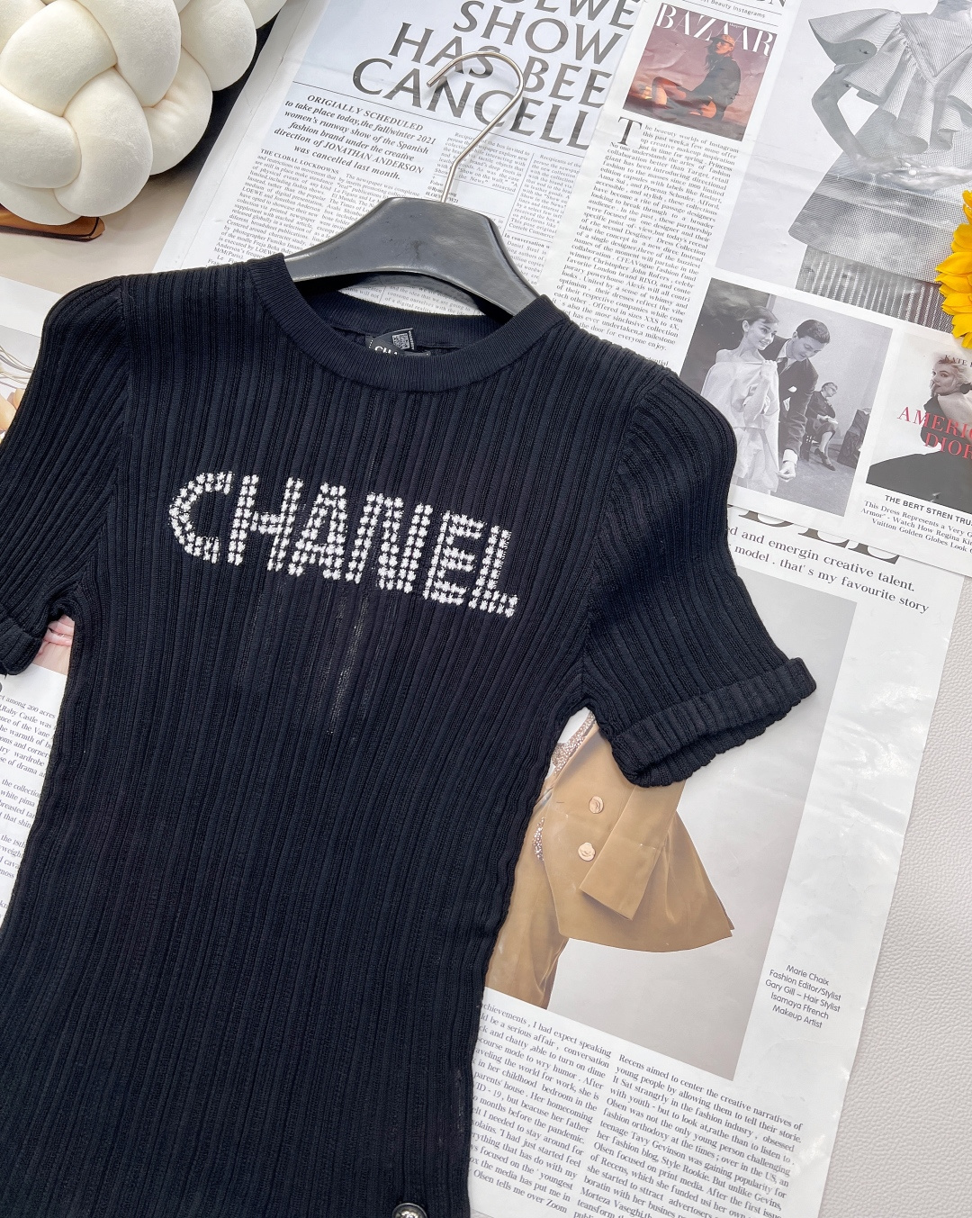 🆕 CHANEL 撞色字母提花设计针织衫撞色字母设计简单高级时尚！面料软糯舒适元气满满的色系 泛滥的少女
