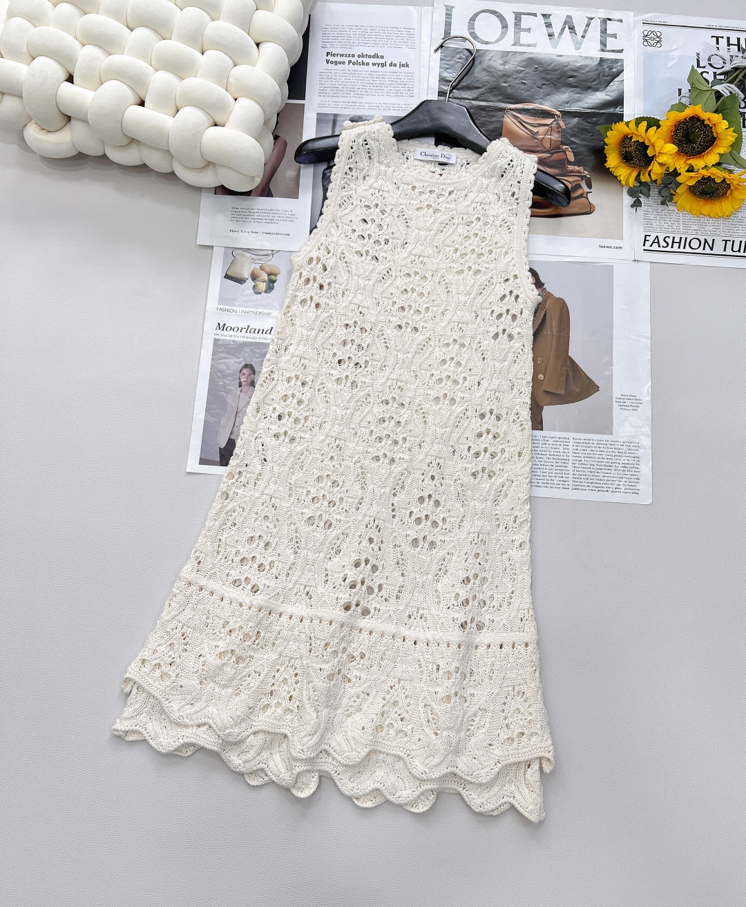 NO:410252,Dior2025SS new crochet hollow knitted vest skirt, customized YB imported silk yarn woven soft and skin-friendly, comfortable and stylish round neck knitted vest skirt tailoring, wavy lace wrap and large body texture, forming a sense of layering, hand-woven three-dimensional rhombus texture interwoven with hem layered cake skirt highlights, retro forest style strong, regular style inclusive body, playful and age-reducing, easy to control during daily travel or vacation gatherings, customized surface accessories, accurate version, complete three-standard large-scale goods, size sml code,,dior, skirts,alexander wang19860909Dior2025SS新款上钩针镂空针织背心裙,定制YB进口丝纶纱线织造 柔软亲肤 舒适有型 圆领针织背心裙剪裁 ,波浪花边包边与大身质感相左 形成层次感 通体手工编织立体菱形纹理交织 配合下摆层叠蛋糕裙边亮点 复古森系风格强烈 常规版型包容身材 俏皮减龄显白 日常出行或度假聚会轻松驾驭 定制面辅料 认准版本 ,三标齐全大货出 尺码sml 编码,,dior,skirts,alexander wang,Women's clothing