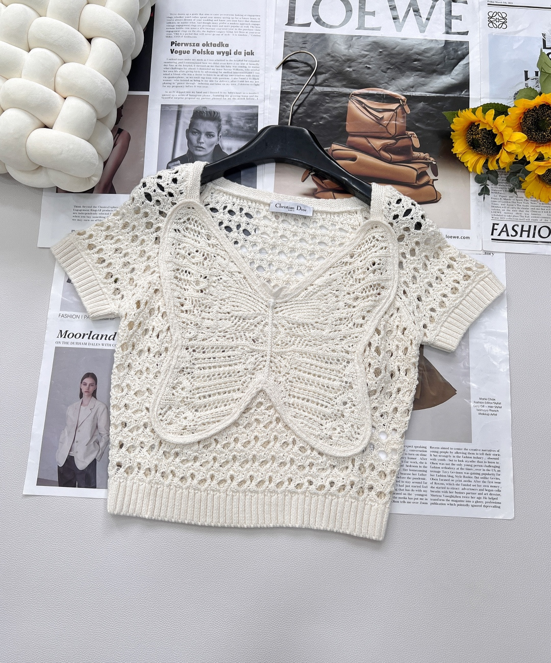 NO:410262,Top Dior2025SS handmade crochet hollow short sleeve short skirt suit, customized YB silk yarn weaving delicate texture, skin-enhancing and breathable, peach heart-collar knitted top short skirt suit, front slit and vertical pit strip threaded edge design, add fashionable tone, hand-made hollow knitted texture is integrated, butterfly pattern on the chest is more delicate, matched with elastic fabric, fit the body and make it look slim and sweet, versatile style is not picky for age-old skin tone, matched with short skirts in the same series, comes with white lining to prevent exposure, wavy lace edge curling edges of the outer skirt, more relaxed and vacation-like, complete set of upper body is suitable for age-reducing fashionable style, customized surface accessories, accurate version, complete three standards, single ruler sml,,dior, skirts, T-shirt, alexander wang19860909上衣 Dior2025SS手工钩针镂空短袖短裙套装,定制YB丝纶纱线织造 细腻肌理 养肤透气 桃心领针织上衣短裙套装 前襟开叉配合竖坑条螺纹包边设计 增添时尚调性 通体手工镂空编织纹理融入 胸前点缀蝴蝶花纹更显精致 搭配弹性十足的面料 贴合身型显瘦甜美 百搭款式不挑年龄肤色 搭配同系列短裙 自带白色内衬防走光 外裙边缘波浪花边卷边 更显松弛有度假感 成套上身适配减龄时髦风格 定制面辅料 认准版本,三标齐全,单出 尺sml,,dior,skirts,T-shirt,alexander wang,Women's clothing