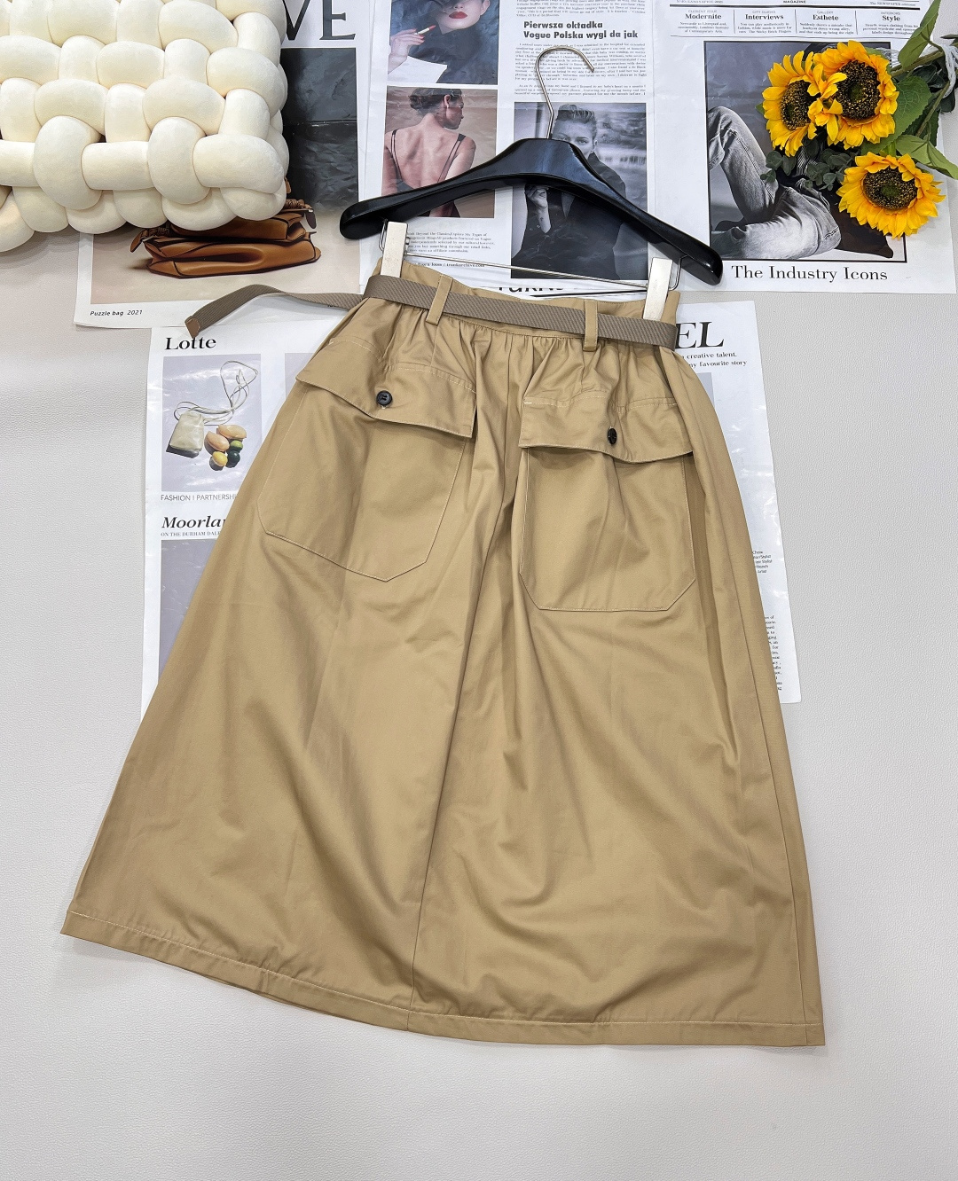 🆕PRADA2025SS新款长款裙配腰带长裙，它自带高级中古风韵 ，浪漫的长裙摆摇曳生姿，复古格调满满，