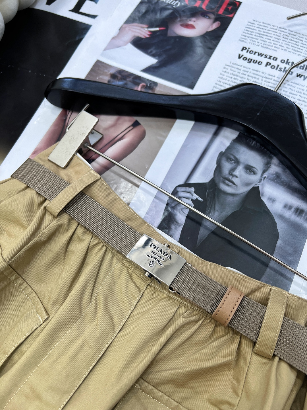 🆕PRADA2025SS新款长款裙配腰带长裙，它自带高级中古风韵 ，浪漫的长裙摆摇曳生姿，复古格调满满，