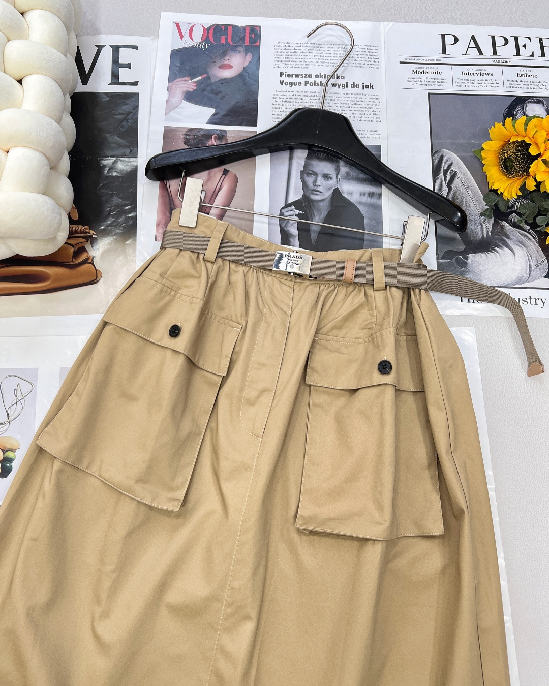 🆕PRADA2025SS新款长款裙配腰带长裙，它自带高级中古风韵 ，浪漫的长裙摆摇曳生姿，复古格调满满，