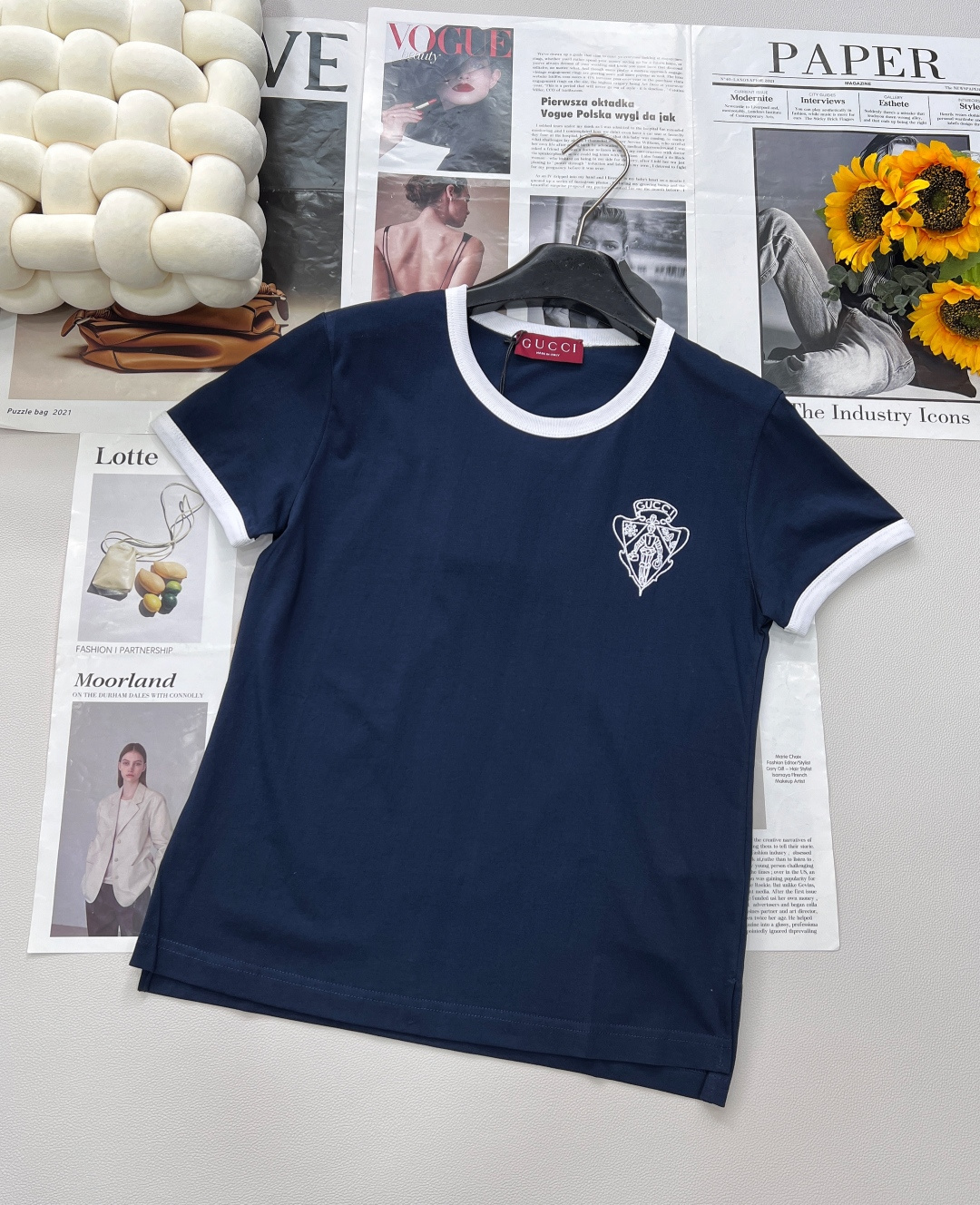 NO:412103,Gucci25Ss spring and summer new spliced ​​threaded round neck short-sleeved T-shirt丨Exclusive high-end production!  Exquisite regular version with huge slim upper body!  Customized latest badge embroidery low-key luxury!  A must-have item for fashionable things unlocks all outfits!  Determine the quality of my home!  Classic items are fashionable and high-end, and the classic style is versatile and not picky!  Complete three standards, large goods are shipped!  Size sml code, gucci, T-shirt,tees, t-shirt,alexander wang19860909Gucci25Ss春夏新款拼接螺纹圆领短袖T恤丨独家高版出品！精致常规版型上身巨显瘦！定制最新徽章刺绣 低调奢华！时髦精必备单品解锁所有穿搭！认准我家品质！经典单品时髦又高级 经典版型百搭不挑人！三标齐全,大货出！ 尺码sml 编码,,gucci,T-shirt,tees，t-shirt,alexander wang,Women's clothing