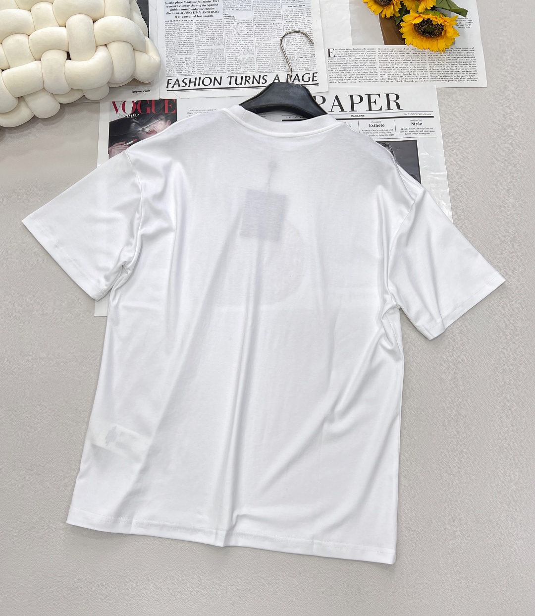 🆕LOUIS VUITTON新款男女同款印花短袖T恤，这款T恤打破传统，以时髦前卫之姿，重新诠释品牌传承