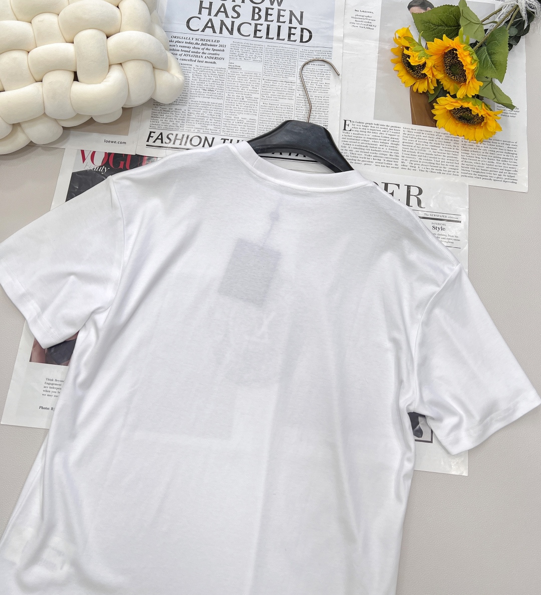 🆕LOUIS VUITTON新款男女同款印花短袖T恤，这款T恤打破传统，以时髦前卫之姿，重新诠释品牌传承