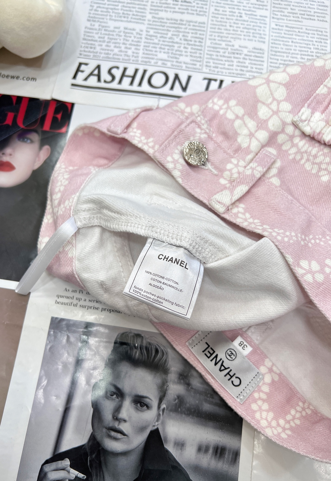 🆕CHANEL小香风coco beach系列新品三色牛仔短裤🩳。粉、蓝、格陵白三色带着浓浓的海风气息登场