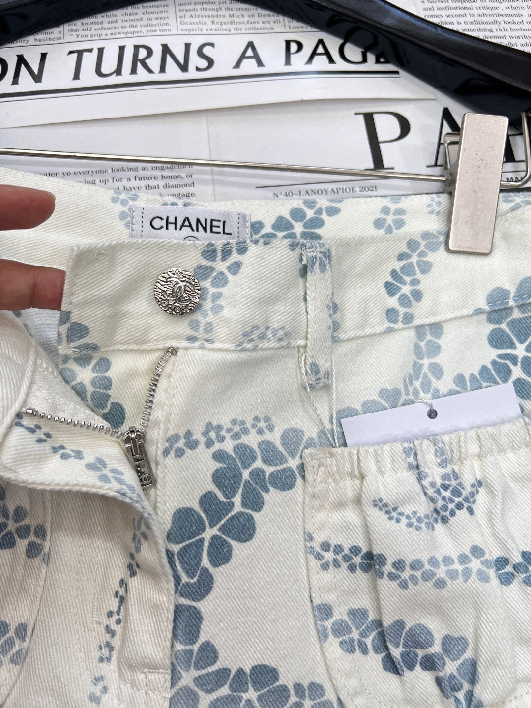 🆕CHANEL小香风coco beach系列新品三色牛仔短裤🩳。粉、蓝、格陵白三色带着浓浓的海风气息登场