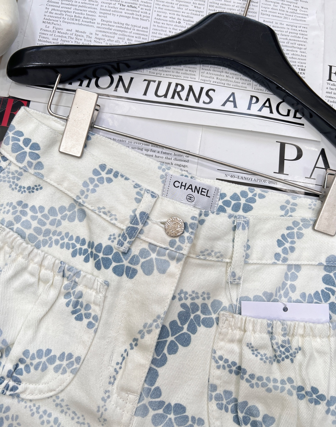 🆕CHANEL小香风coco beach系列新品三色牛仔短裤🩳。粉、蓝、格陵白三色带着浓浓的海风气息登场