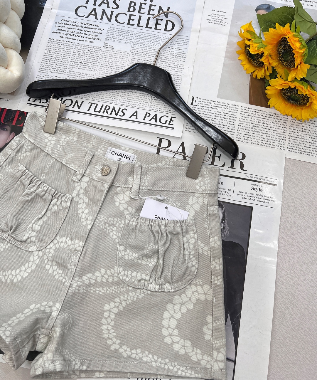 🆕CHANEL小香风coco beach系列新品三色牛仔短裤🩳。粉、蓝、格陵白三色带着浓浓的海风气息登场