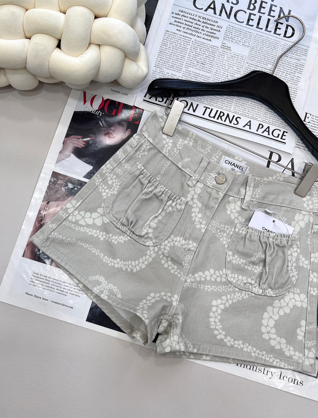 🆕CHANEL小香风coco beach系列新品三色牛仔短裤🩳。粉、蓝、格陵白三色带着浓浓的海风气息登场