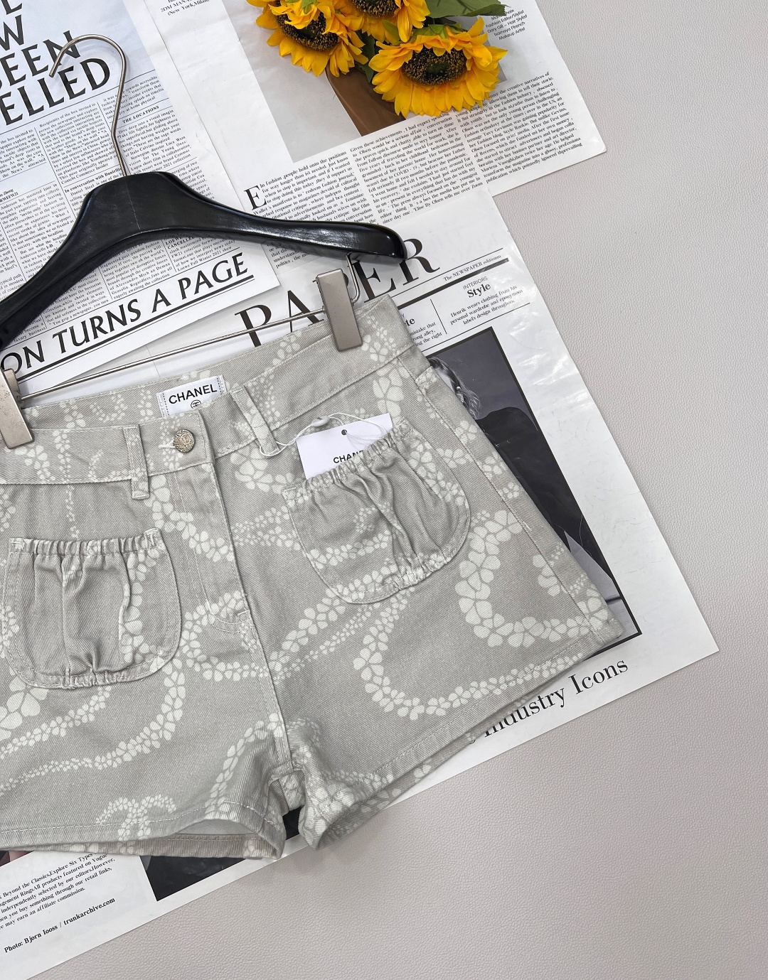 🆕CHANEL小香风coco beach系列新品三色牛仔短裤🩳。粉、蓝、格陵白三色带着浓浓的海风气息登场