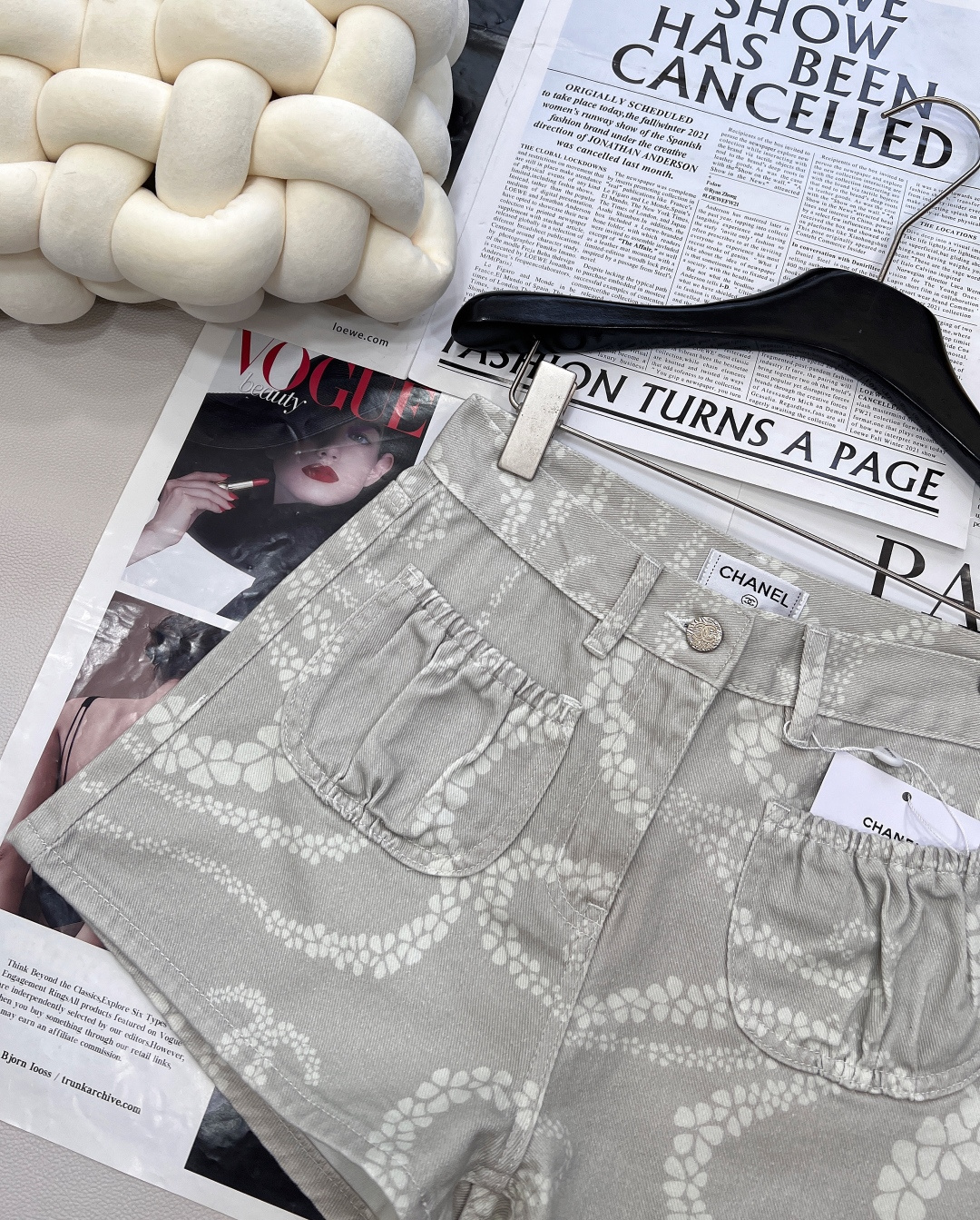 🆕CHANEL小香风coco beach系列新品三色牛仔短裤🩳。粉、蓝、格陵白三色带着浓浓的海风气息登场