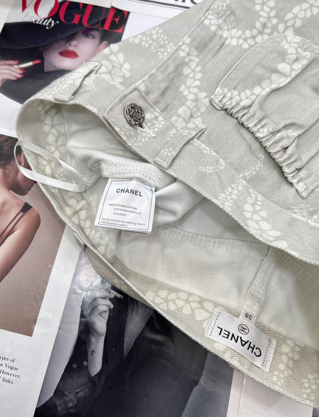 🆕CHANEL小香风coco beach系列新品三色牛仔短裤🩳。粉、蓝、格陵白三色带着浓浓的海风气息登场