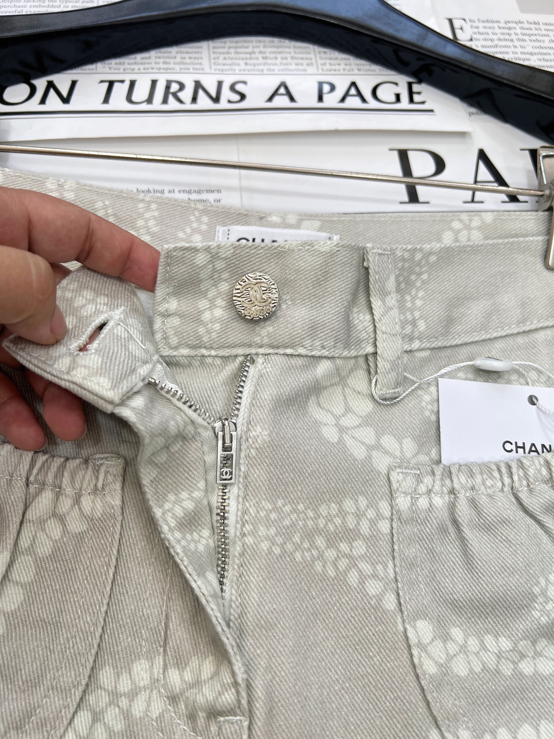 🆕CHANEL小香风coco beach系列新品三色牛仔短裤🩳。粉、蓝、格陵白三色带着浓浓的海风气息登场