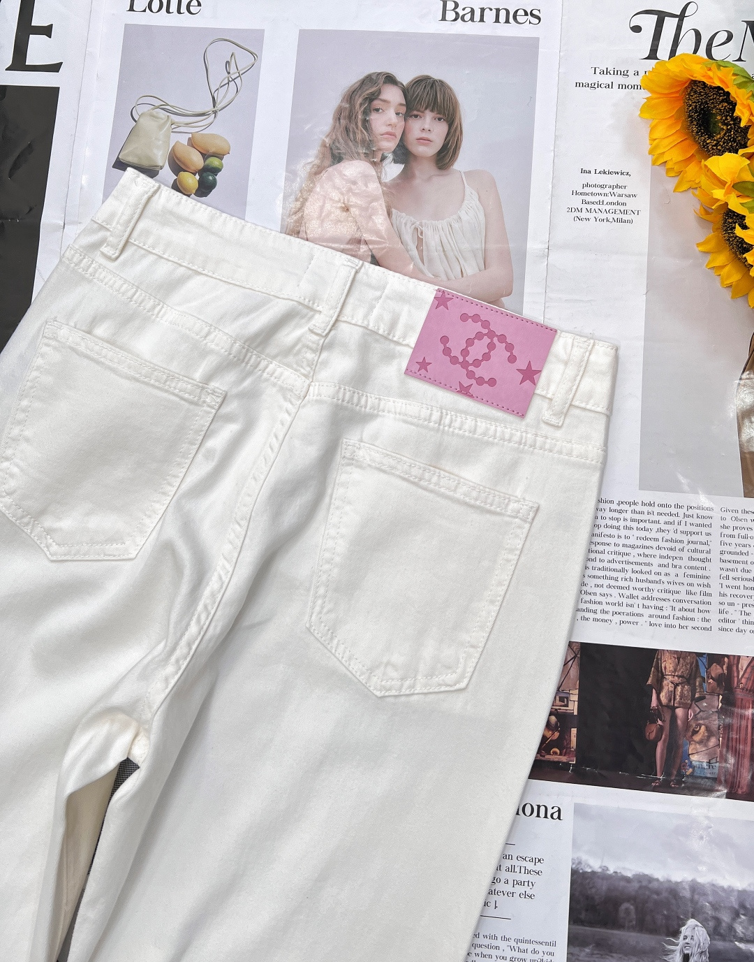 🆕25夏季新品CH小香风双色镂空刺绣微喇叭牛仔裤👖，镂空刺绣设计，超薄纯棉透气牛仔面料，镂空logo简约