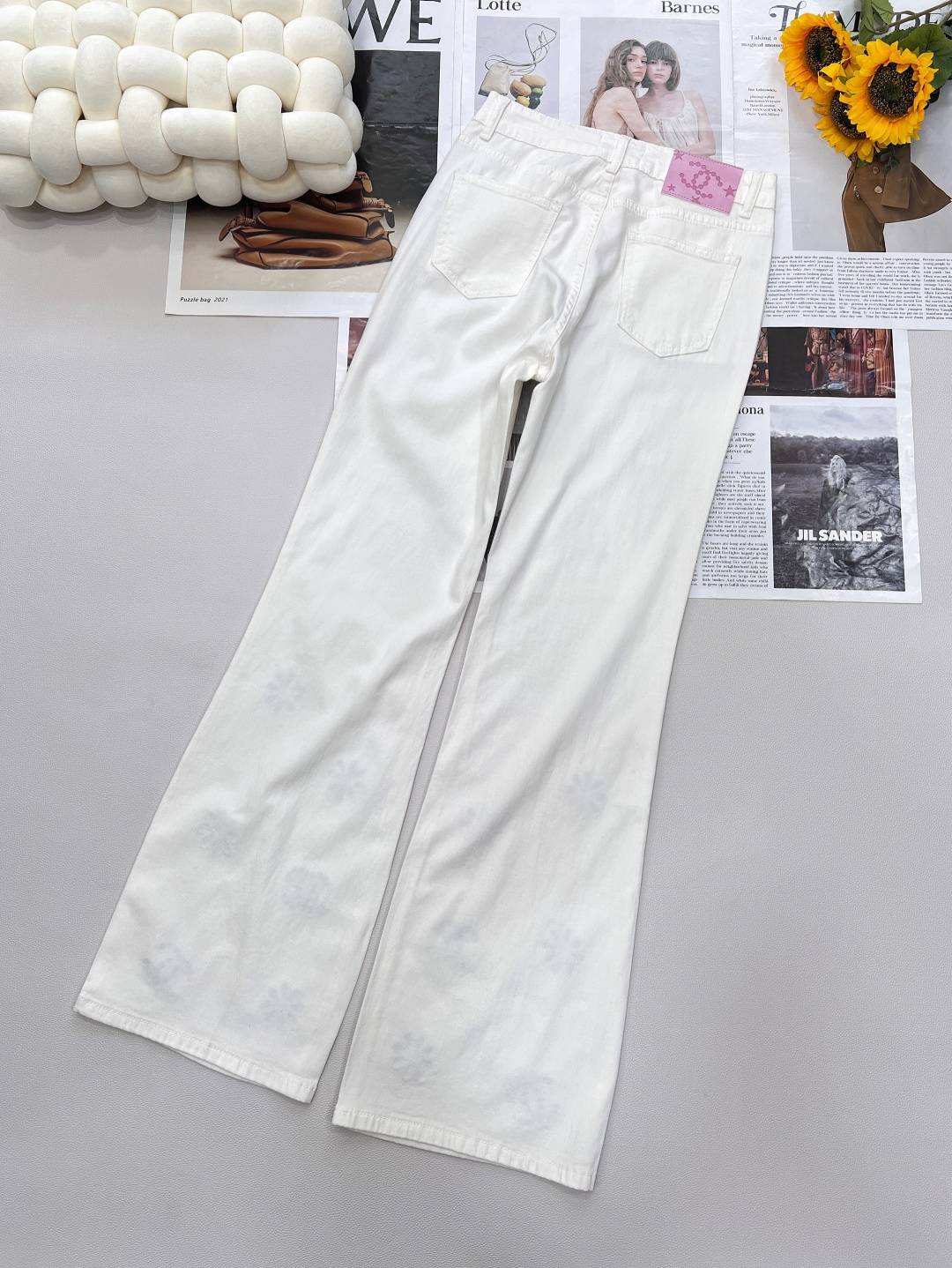 🆕25夏季新品CH小香风双色镂空刺绣微喇叭牛仔裤👖，镂空刺绣设计，超薄纯棉透气牛仔面料，镂空logo简约