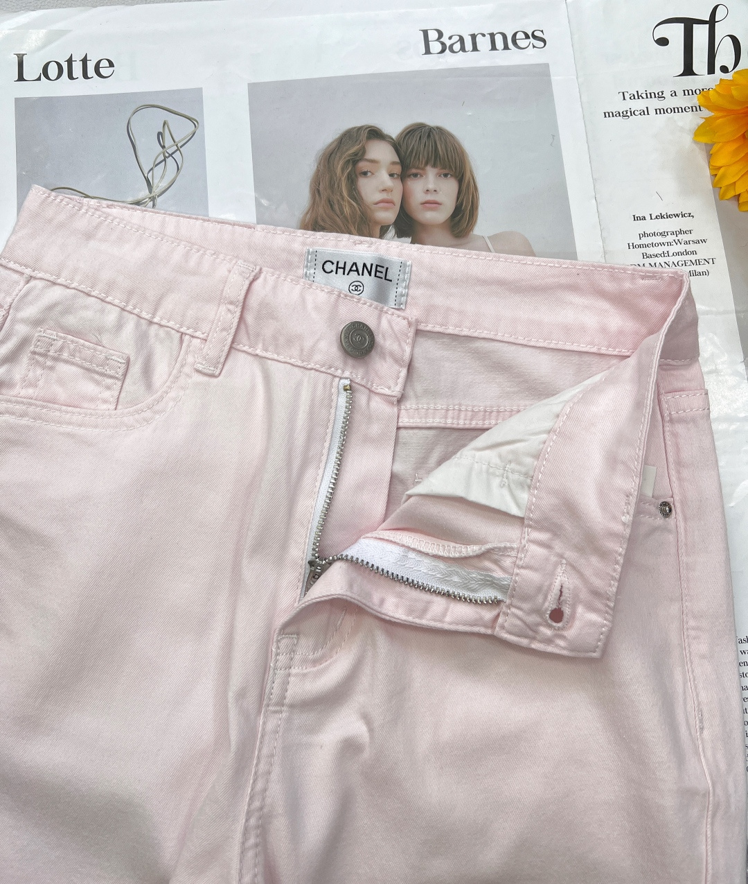 🆕25夏季新品CH小香风双色镂空刺绣微喇叭牛仔裤👖，镂空刺绣设计，超薄纯棉透气牛仔面料，镂空logo简约