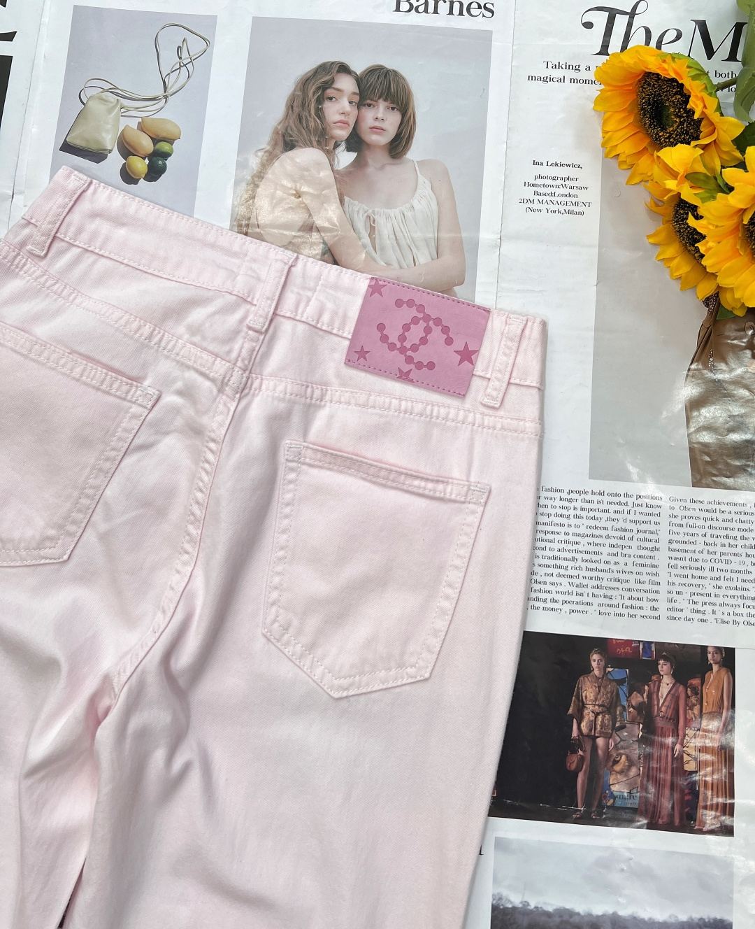 🆕25夏季新品CH小香风双色镂空刺绣微喇叭牛仔裤👖，镂空刺绣设计，超薄纯棉透气牛仔面料，镂空logo简约