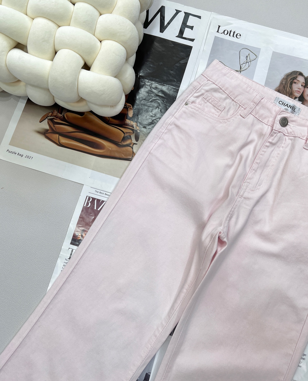 🆕25夏季新品CH小香风双色镂空刺绣微喇叭牛仔裤👖，镂空刺绣设计，超薄纯棉透气牛仔面料，镂空logo简约