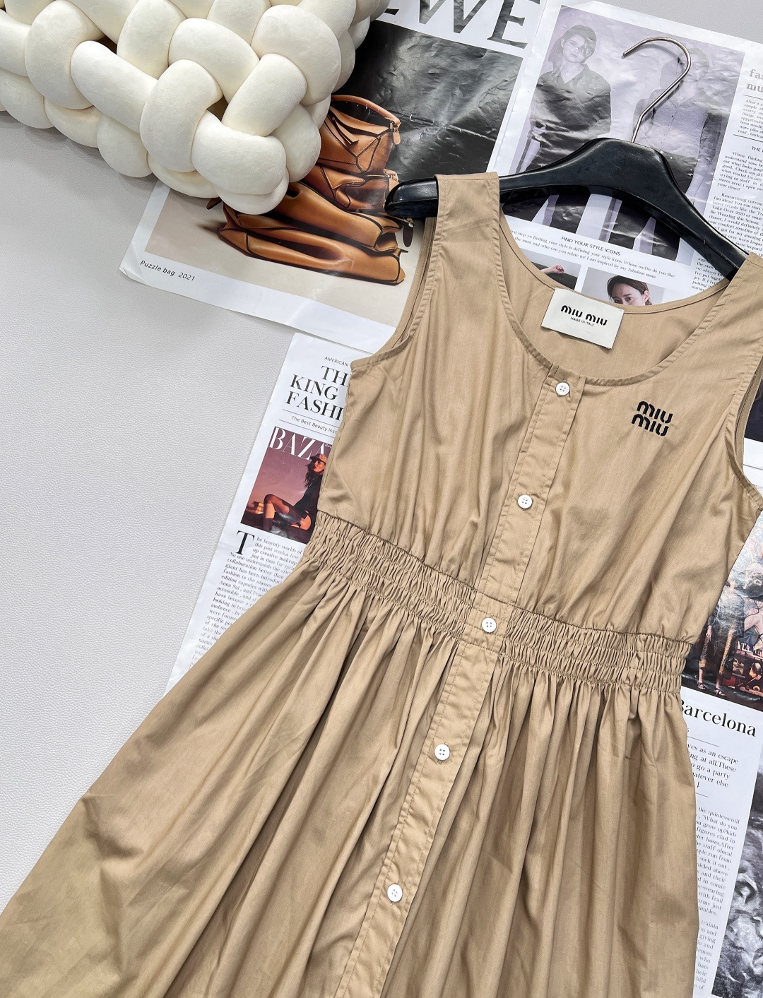 🆕Miumiu2025SS新款无袖背心连衣裙，定制YB斜纹全棉材质 质感舒适 垂顺有型 纽扣开襟连衣裙 