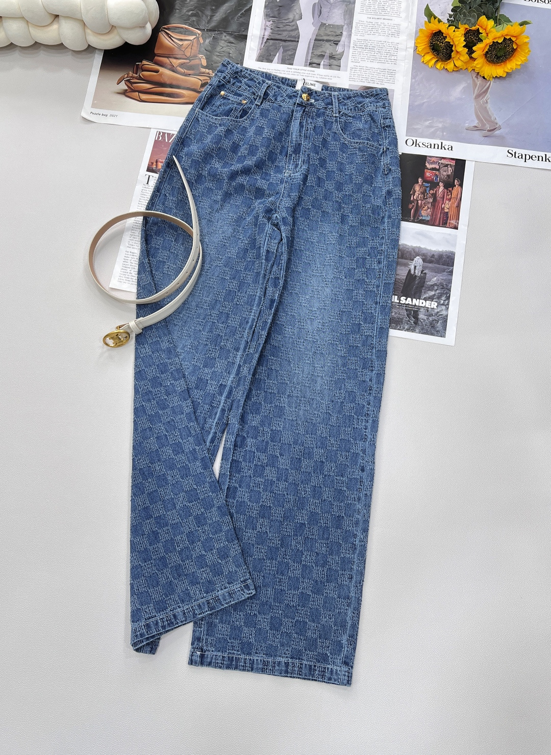 NO:417109,Celin* 25Ss Spring and Summer New Style Plaid Jacquard Arc de Triomphe Belt Jeans Trousers | Exclusive high-end production!  The top body is absolutely king jeans. The texture of the pants is really amazing. The high-waisted loose style is just right. The length of the pants stretches the leg lines to create neat and long legs!  The huge slimness is matched with loose wide-leg pants, which is the top leader who covers the flesh and looks slimming. It is both A and cool and can easily wear it with various tops in daily life. It is not a good-looking leg shape. You can wear any body shape!  Whoever wears it has thin straight and long legs!  It's really easy to wear and it's very popular!  Big recommendation!  Sisters all rushed for me!  Complete three standards, large-scale products, size sml code, celine, jeans, alexander wang19860909Celin* 25Ss春夏新款 格子提花凯旋门腰带牛仔长裤丨独家高版出品！上身绝对王炸牛仔裤 裤型质感真的绝了高腰宽松的版型 恰好的裤长 拉伸腿部线条 营造利落大长腿！巨显瘦在搭配宽松的阔腿裤版型就是遮肉显瘦的一把手了 又A又飒日常搭配各种上衣都能轻松穿出时尚达人感～不挑腿型 什么身材通通可以穿！谁穿谁是细直大长腿！ 真的好穿到不行 而且出镜率很高！重磅推荐！姐妹们都给我冲！三标齐全,大货出 尺码sml 编码,,celine,jeans,alexander wang,Women's clothing