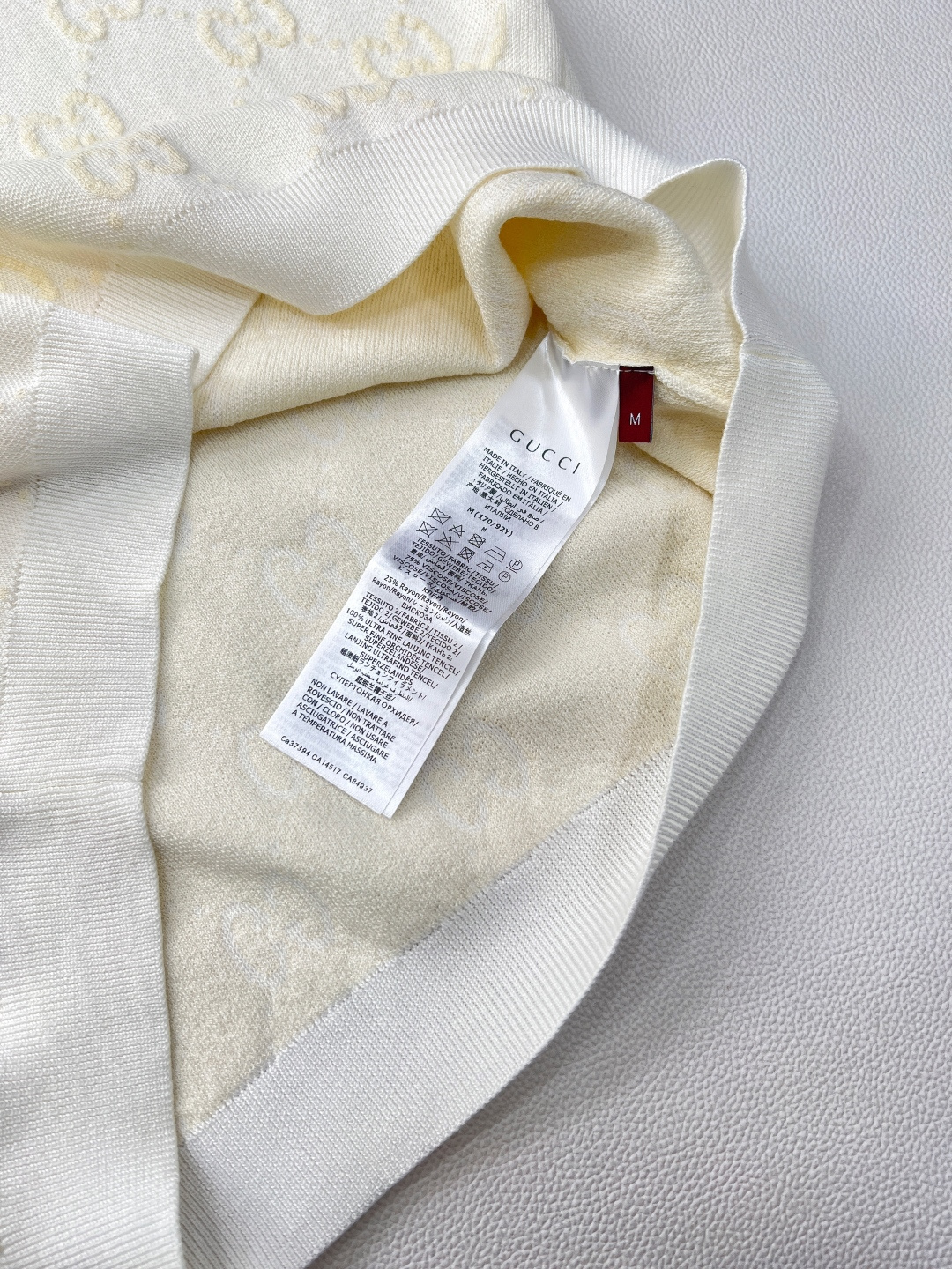 🆕Gucci 新品提花针织背心裙。 - 采用定制YB全棉纱线精心织造，质感细腻且高级，触肤瞬间便能感知其