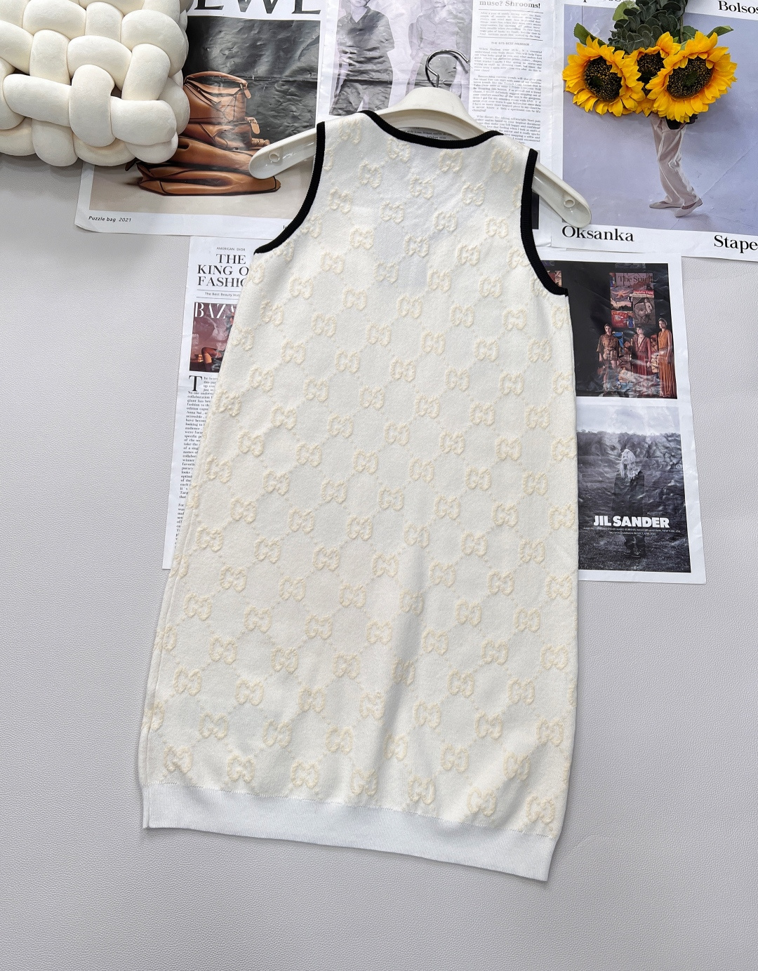 🆕Gucci 新品提花针织背心裙。 - 采用定制YB全棉纱线精心织造，质感细腻且高级，触肤瞬间便能感知其
