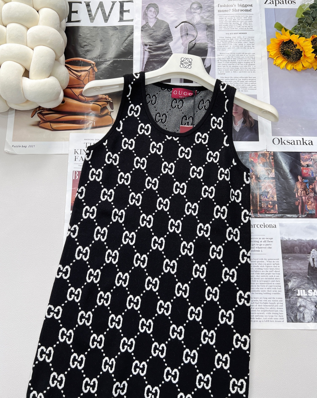 🆕Gucci 新品提花针织背心裙。 - 采用定制YB全棉纱线精心织造，质感细腻且高级，触肤瞬间便能感知其