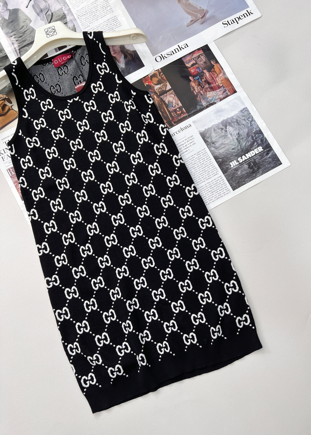 🆕Gucci 新品提花针织背心裙。 - 采用定制YB全棉纱线精心织造，质感细腻且高级，触肤瞬间便能感知其