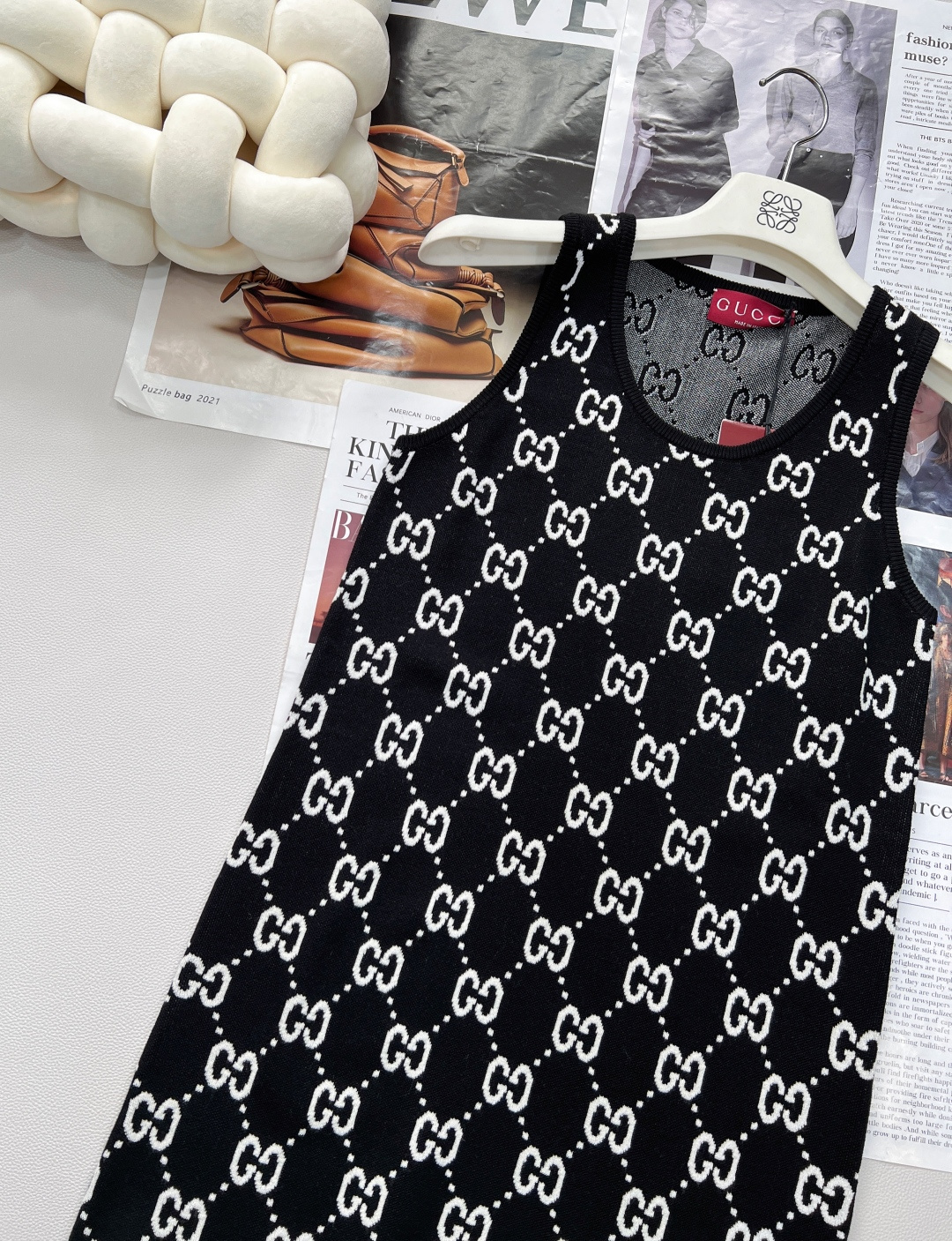 🆕Gucci 新品提花针织背心裙。 - 采用定制YB全棉纱线精心织造，质感细腻且高级，触肤瞬间便能感知其