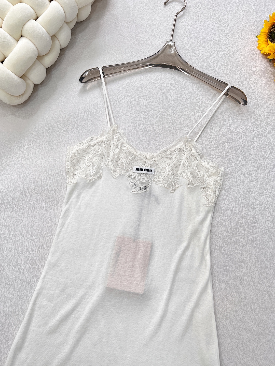 🆕MiumiuSS新款蕾丝花边吊带裙，定制YB斜纹全棉材质 质感舒适 弹力十足 花边背心细吊带裙剪裁 通